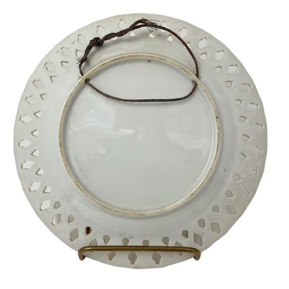 Great Smokey Mountain Souvenir Plate, 8” White and Gold Vintage. - Picture 2 of 3